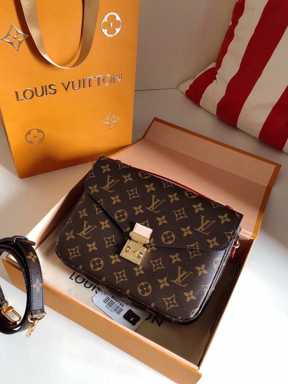 Fake Louis Bags Monogram Messenger M40780 Pochette Vuitton Metis Louis 0823